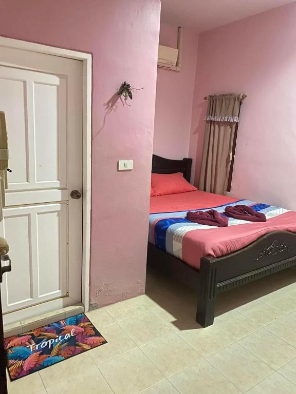 Postel nebo postele na pokoji v ubytování Pure's Place