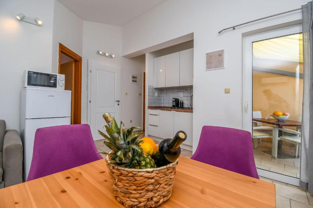 Kuchyň nebo kuchyňský kout v ubytování Apartments Tina