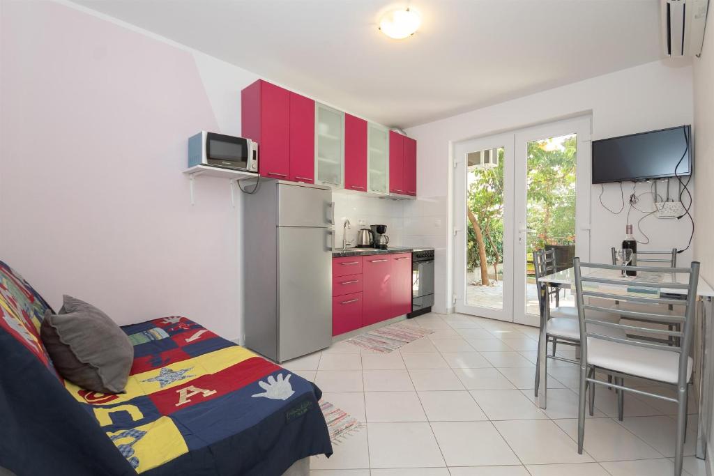 Kuchyňa alebo kuchynka v ubytovaní Apartment Tom