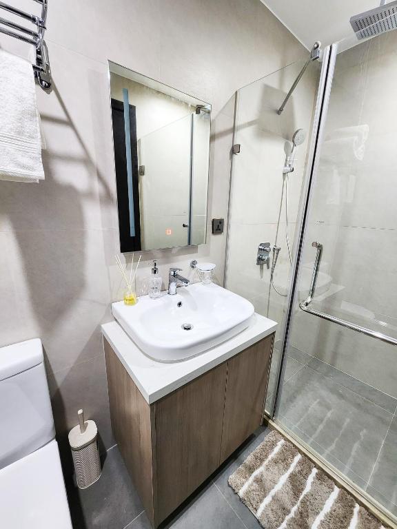 Koupelna v ubytování 1 Bedroom Apartment in Aeon Towers I City Views I Free Wi-fi, Gym and Pool