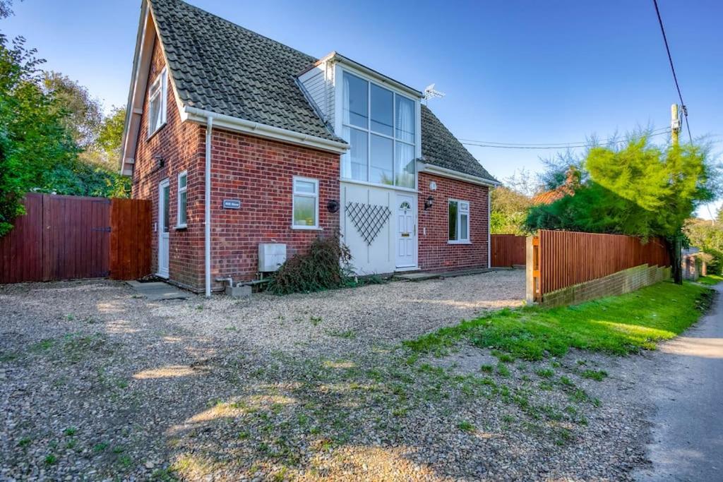 Coastal House Near Surfing Beach - East Runton Crabpot Cottages - Housity