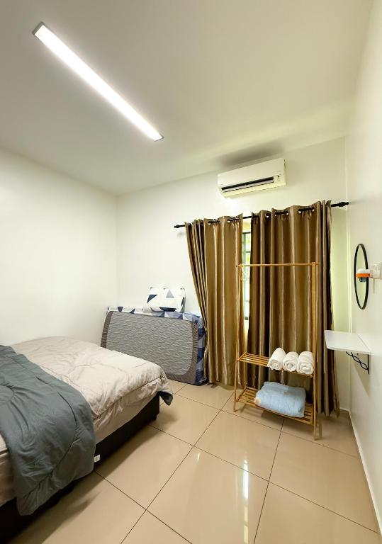 Postel nebo postele na pokoji v ubytování Happy Guest House Nibong Tebal 开心民宿高渊区