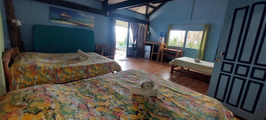 Postel nebo postele na pokoji v ubytování Ravenala Beach Bungalows