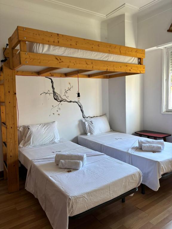 Postel nebo postele na pokoji v ubytování Collector's Home