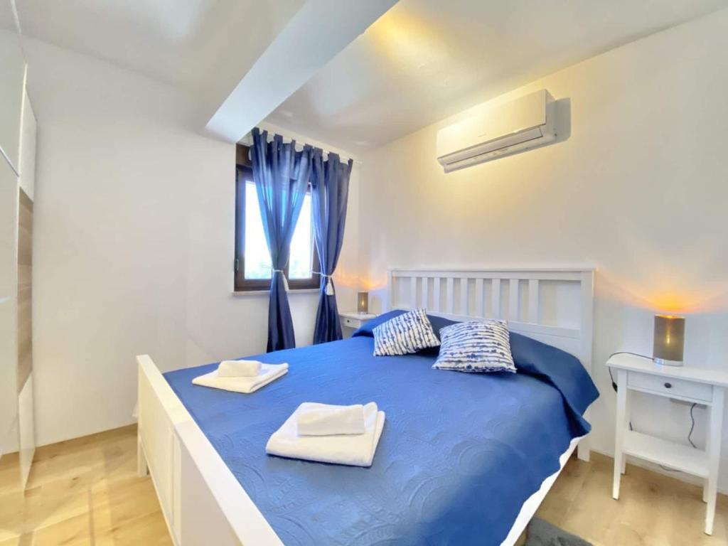 Posteľ alebo postele v izbe v ubytovaní Charming Villa Ira with Pool
