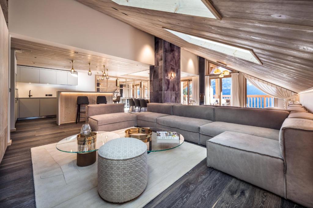 a living room with a couch and a table at Antarès SIRIUS 503 - Spacious ski inski out apartment in Méribel