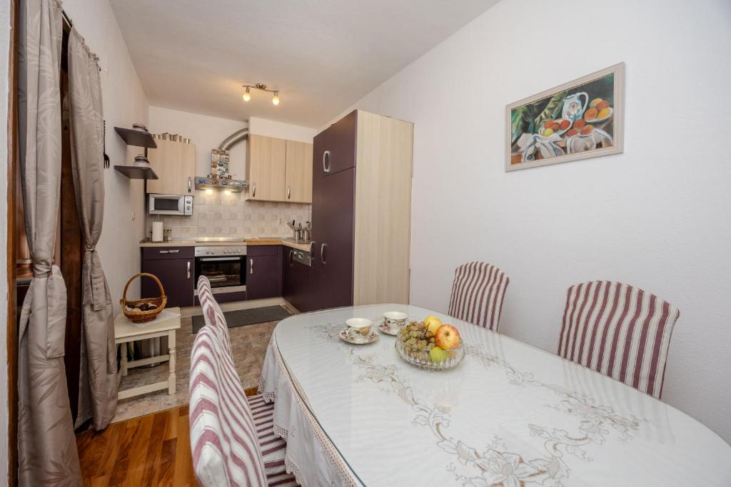 Kuchyňa alebo kuchynka v ubytovaní Apartman Seashell
