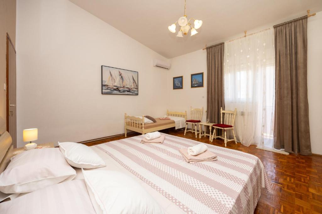 Posteľ alebo postele v izbe v ubytovaní Apartman Seashell
