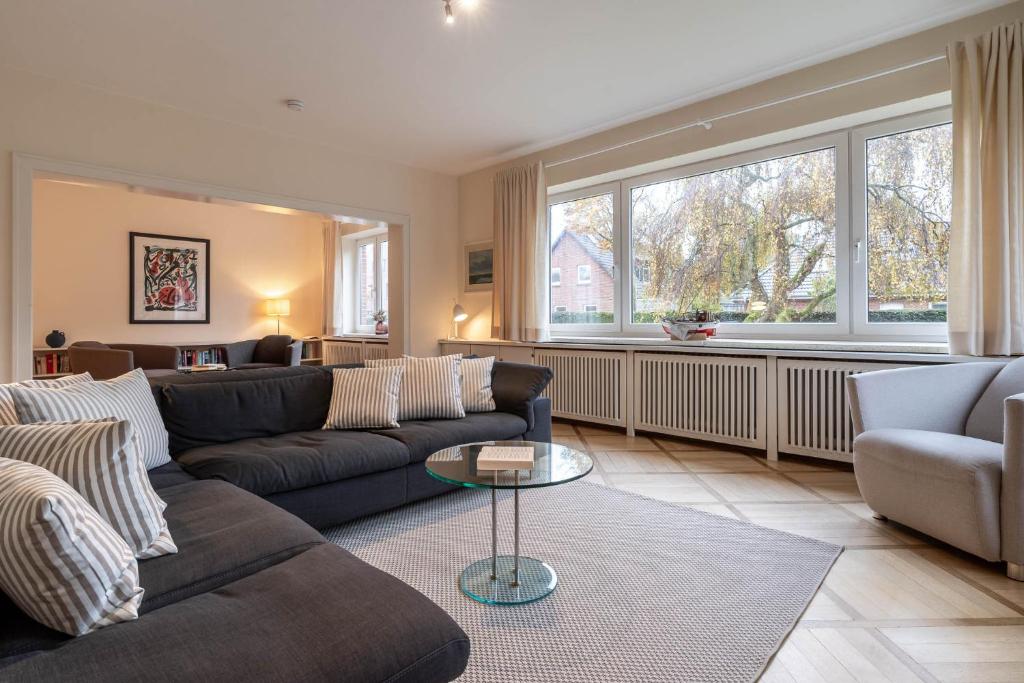 Posezení v ubytování Domizil im Dorf – luxuriöses Ferienhaus in SPO