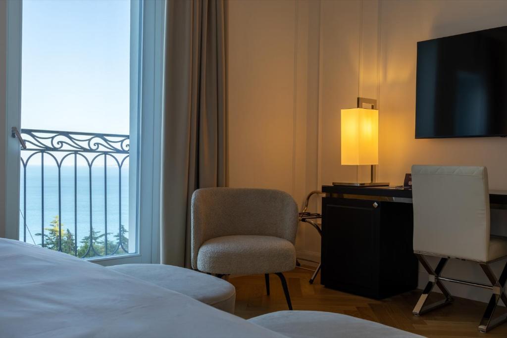 Bluonly Boutique B&B - Deluxe Double Room With Balcony And Sea View