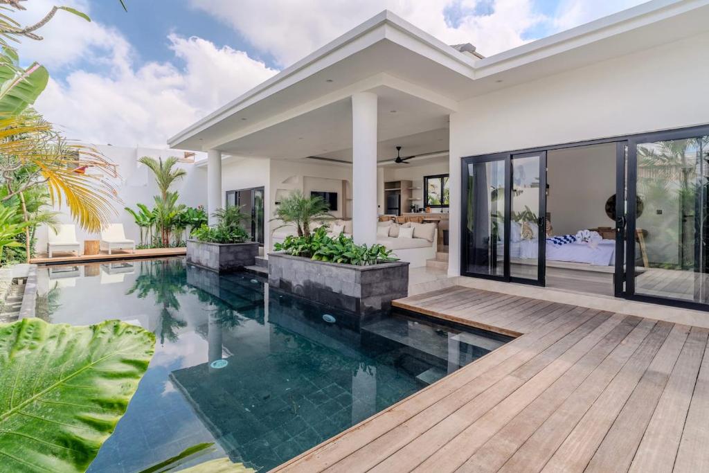 Bazén v ubytování Luxury Villa 2br In Padonan Canggu nebo v jeho okolí