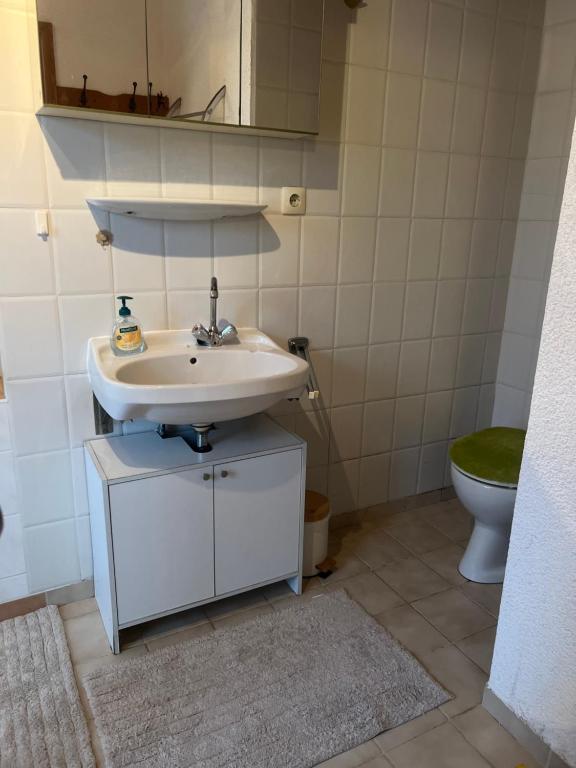 Koupelna v ubytování Einzelzimmer Erdgeschoss