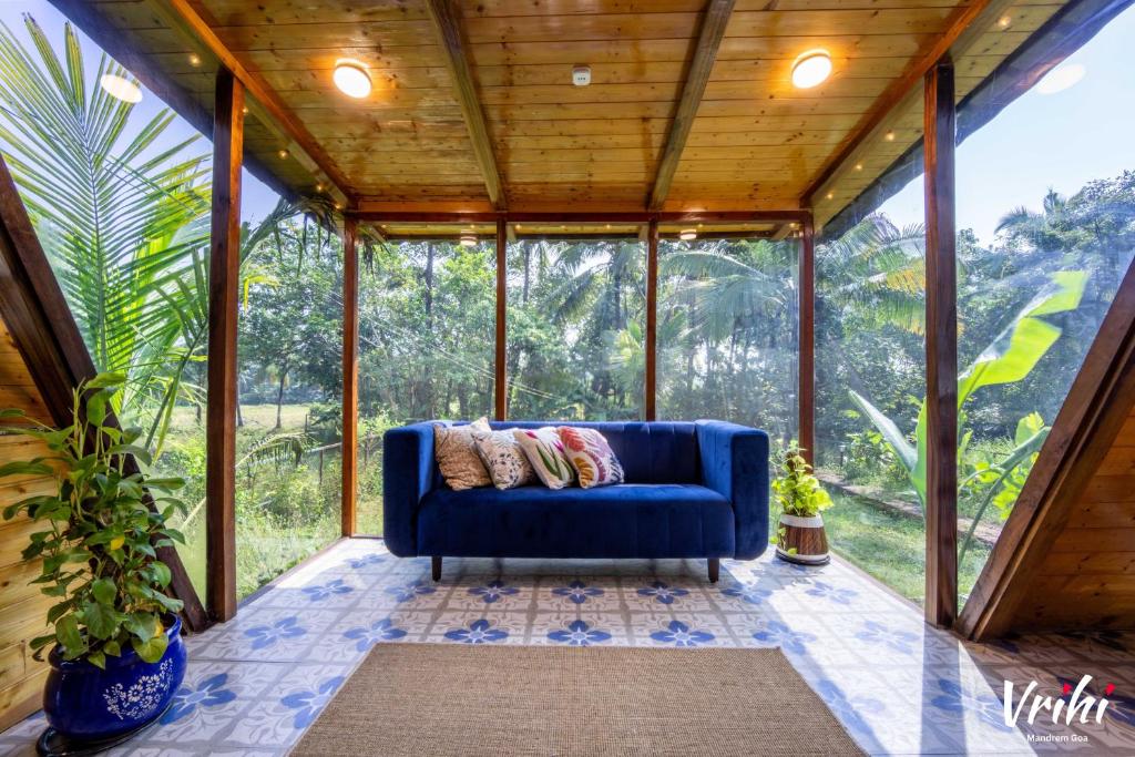Χώρος καθιστικού στο Vrihi Luxury A-Frames Goa