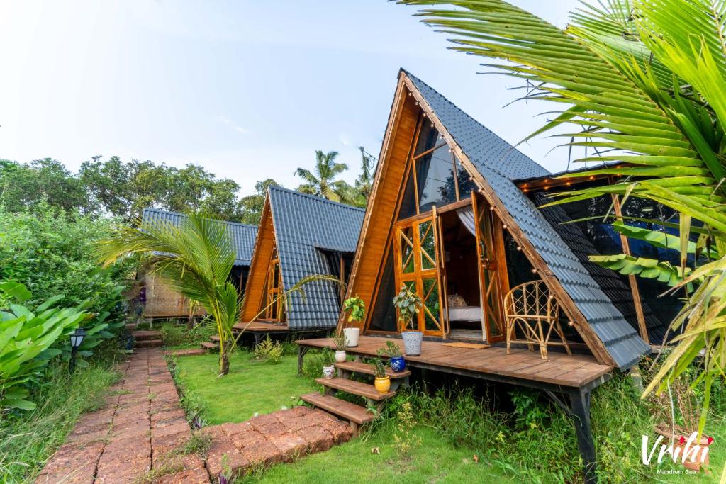 Κήπος έξω από το Vrihi Luxury A-Frames Goa