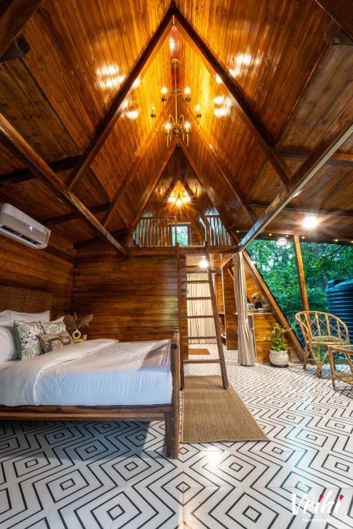 Ένα ή περισσότερα κρεβάτια σε δωμάτιο στο Vrihi Luxury A-Frames Goa
