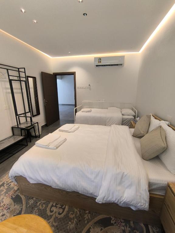 Postel nebo postele na pokoji v ubytování Bostan Al-Mostadhill Chalet