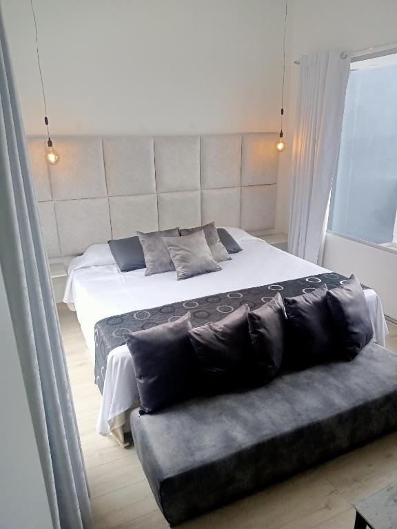 Postel nebo postele na pokoji v ubytování Mirador samsara Penthouse con Jacuzzi al aire libre,piso completo