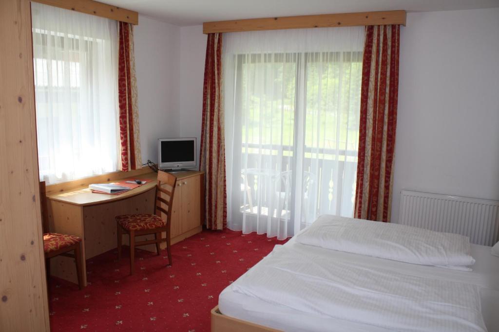Postel nebo postele na pokoji v ubytování Hotel Hubertus