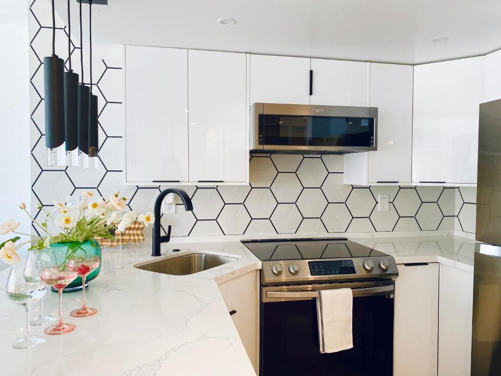 Panoramic Oceanview Resort - Full Kitchen in Each Unit, 2 Swimming Pools, Onsite Restaurants, Fireworks Every Friday photo