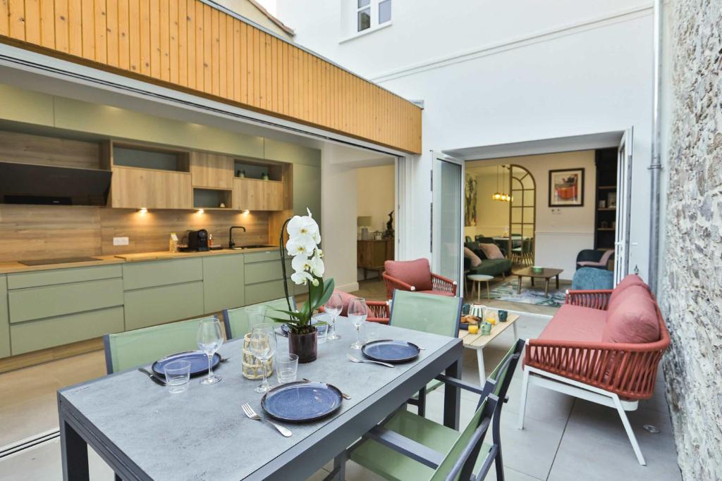 Posezení v ubytování Villa luxueuse au pied de la plage