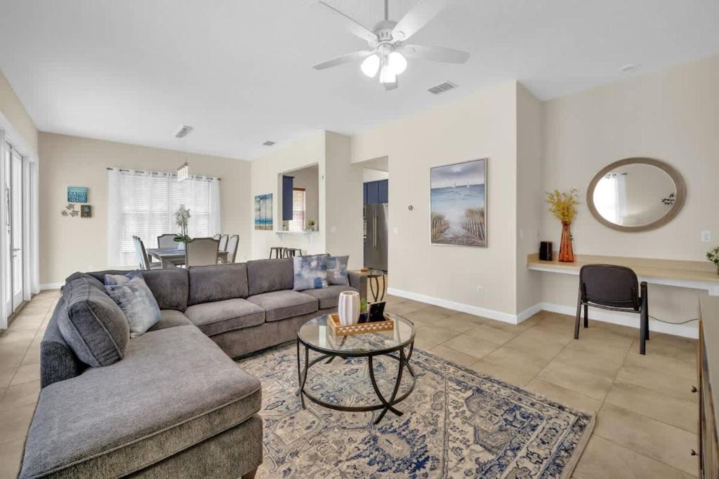 Fotografie z fotogalerie ubytování Enchanting home in perfect location v destinaci Kissimmee