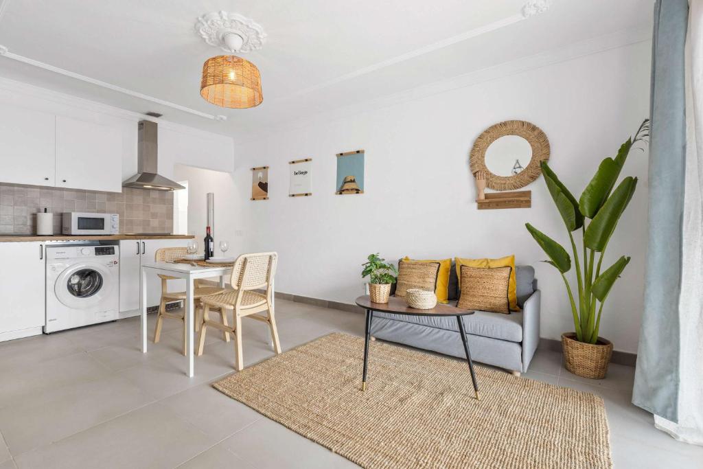 Η κουζίνα ή μικρή κουζίνα στο Bayside Cocoteros Hideaway Palm Sunset