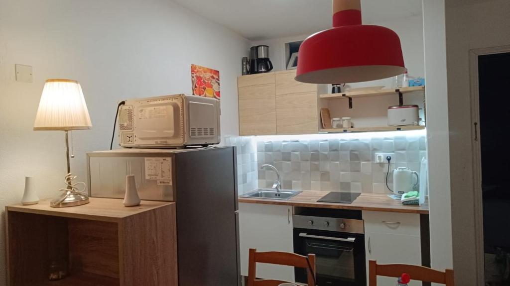 A kitchen or kitchenette at BUENAS VISTAS HOUSE