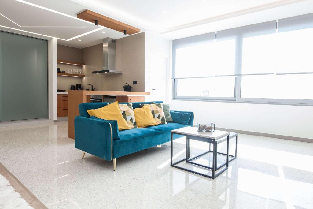 Kuchyň nebo kuchyňský kout v ubytování Stylish Modern Suite next to Piraeus Port