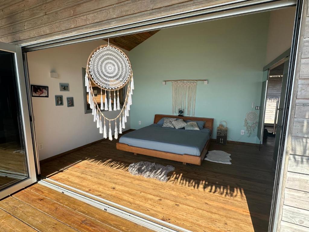 Posezení v ubytování CoralBay Bungalows Solarte