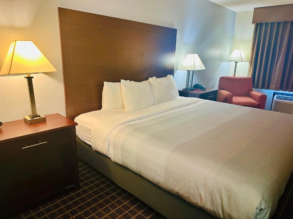 Postel nebo postele na pokoji v ubytování Quality Inn Plainfield - Indianapolis West