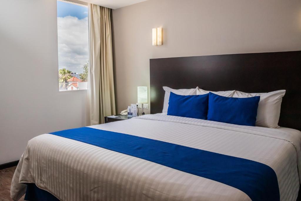 Postel nebo postele na pokoji v ubytování Hotel Zenith
