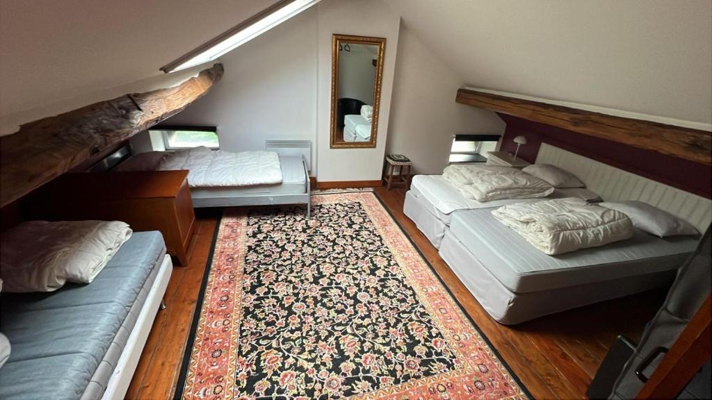 Postel nebo postele na pokoji v ubytování Petit Château de Harzé