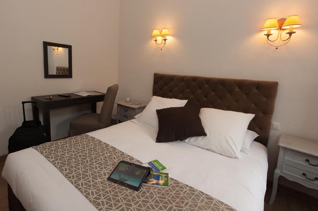 Postel nebo postele na pokoji v ubytování Hotel Sainte Anne - Apt