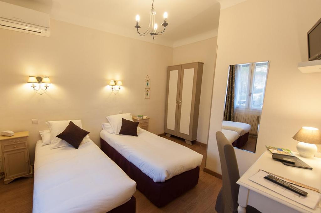 Postel nebo postele na pokoji v ubytování Hotel Sainte Anne - Apt