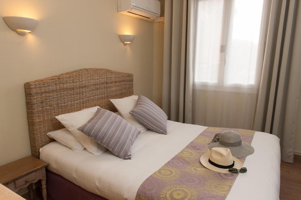 Postel nebo postele na pokoji v ubytování Hotel Sainte Anne - Apt
