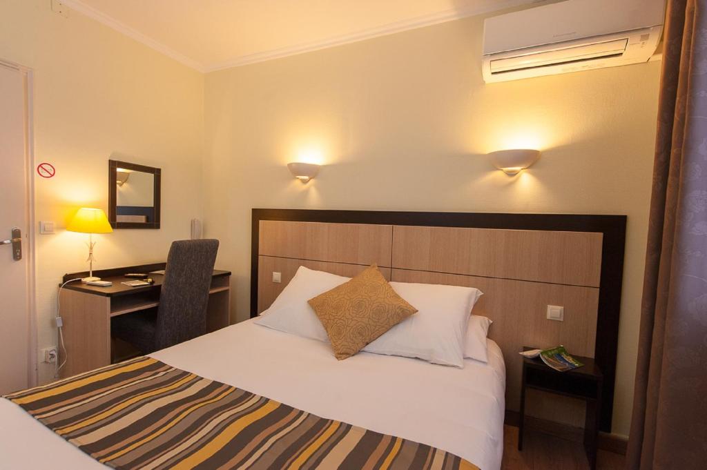 Postel nebo postele na pokoji v ubytování Hotel Sainte Anne - Apt