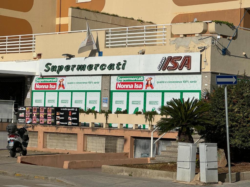 A supermarket or other shops at Az apartmant or nearby