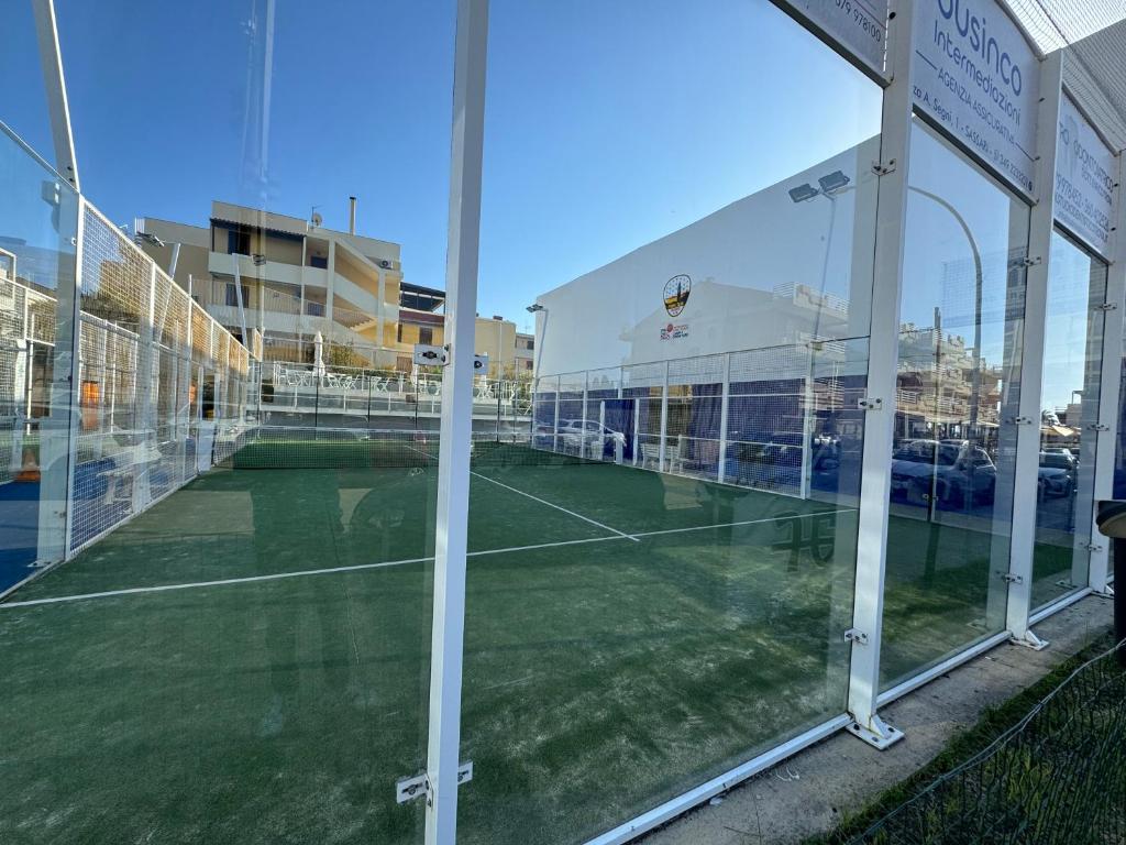Tennis and/or squash facilities at ALGHERO SUN & SEA - Spiaggia a 50 metri or nearby