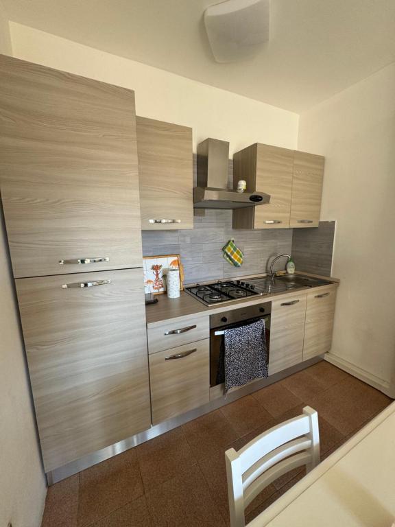 A kitchen or kitchenette at ALGHERO SUN & SEA - Spiaggia a 50 metri