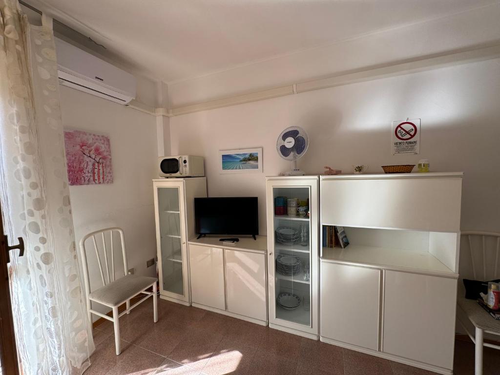 A kitchen or kitchenette at ALGHERO SUN & SEA - Spiaggia a 50 metri