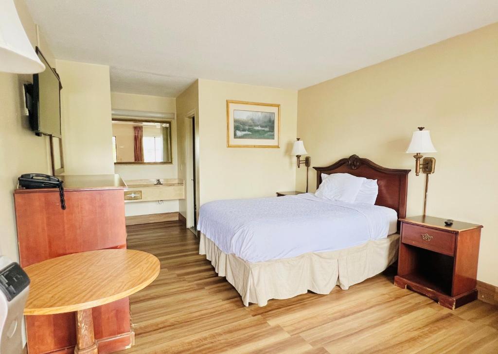Knights Inn Point South Yemassee - Standard Queen Room