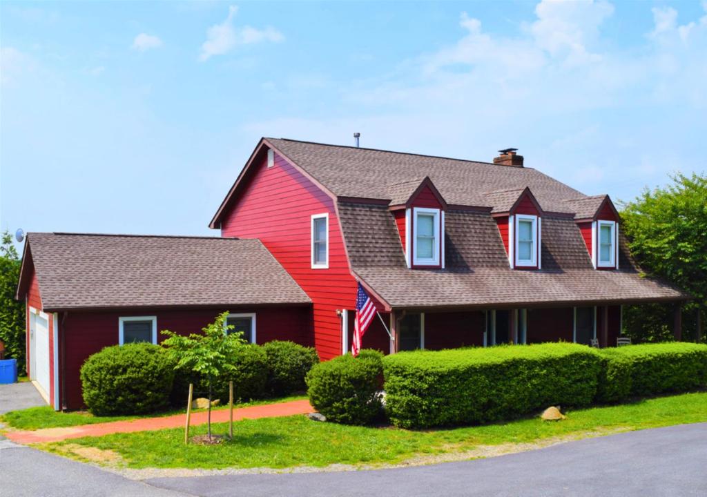 Cherry Hill Park - Six-Bedroom House