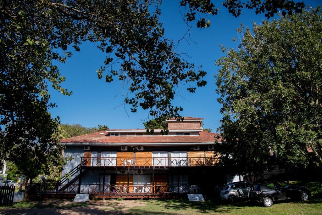 an old building with cars parked in front of it at Apart Valeria cerca del Mar in Valeria del Mar