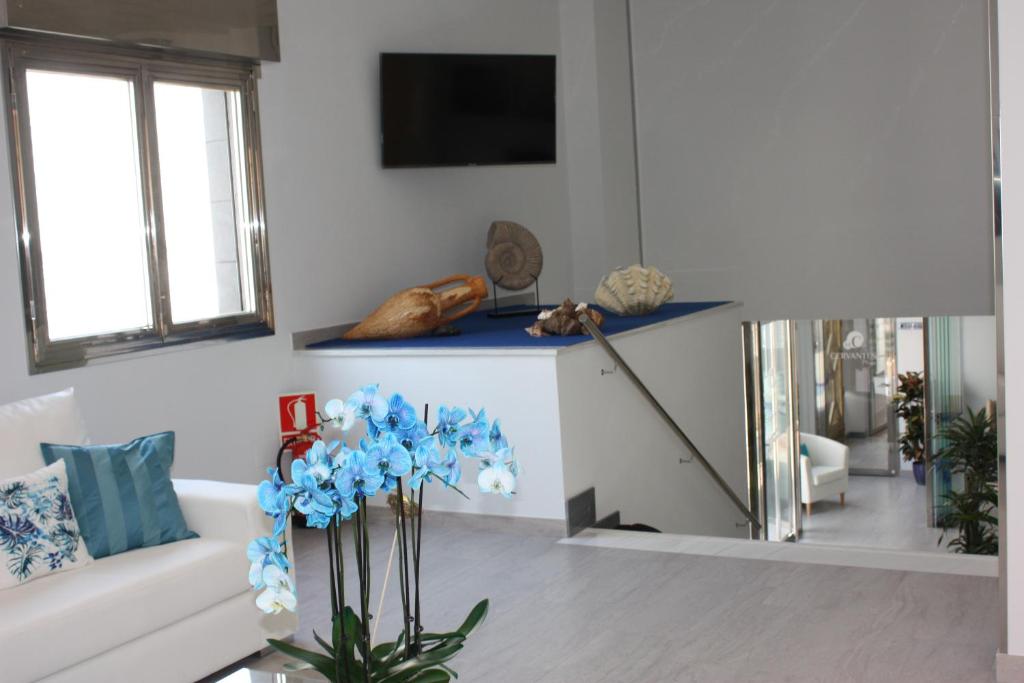TV a/nebo společenská místnost v ubytování Hostal Cervantes Playa