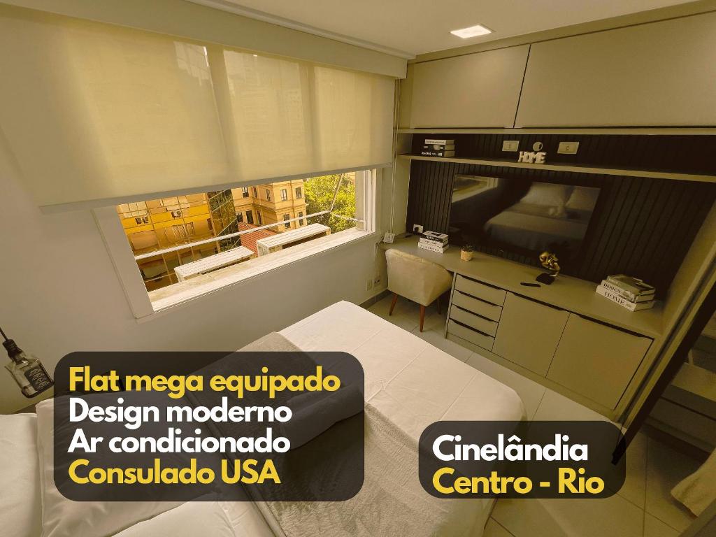 a small bedroom with a bed and a window at Flat Moderno completo Ar Consulado USA Cinelândia Centro - Feito por Arquiteto in Rio de Janeiro