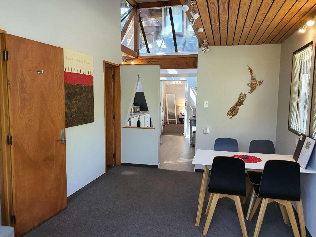 Beautiful Apartment Surrounded by Native Bush