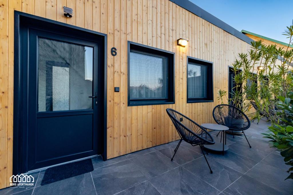 Patio nebo venkovní prostory v ubytování BORG Apartmanok