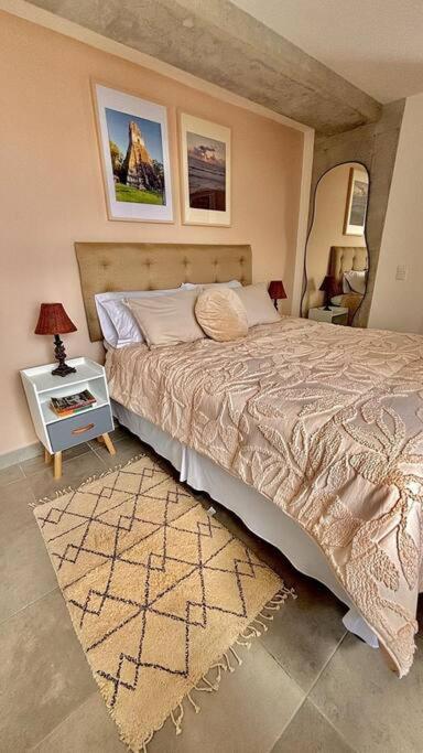 a bedroom with a bed and a table with a lamp at Wanderer estilo boho chic in Las Victorias