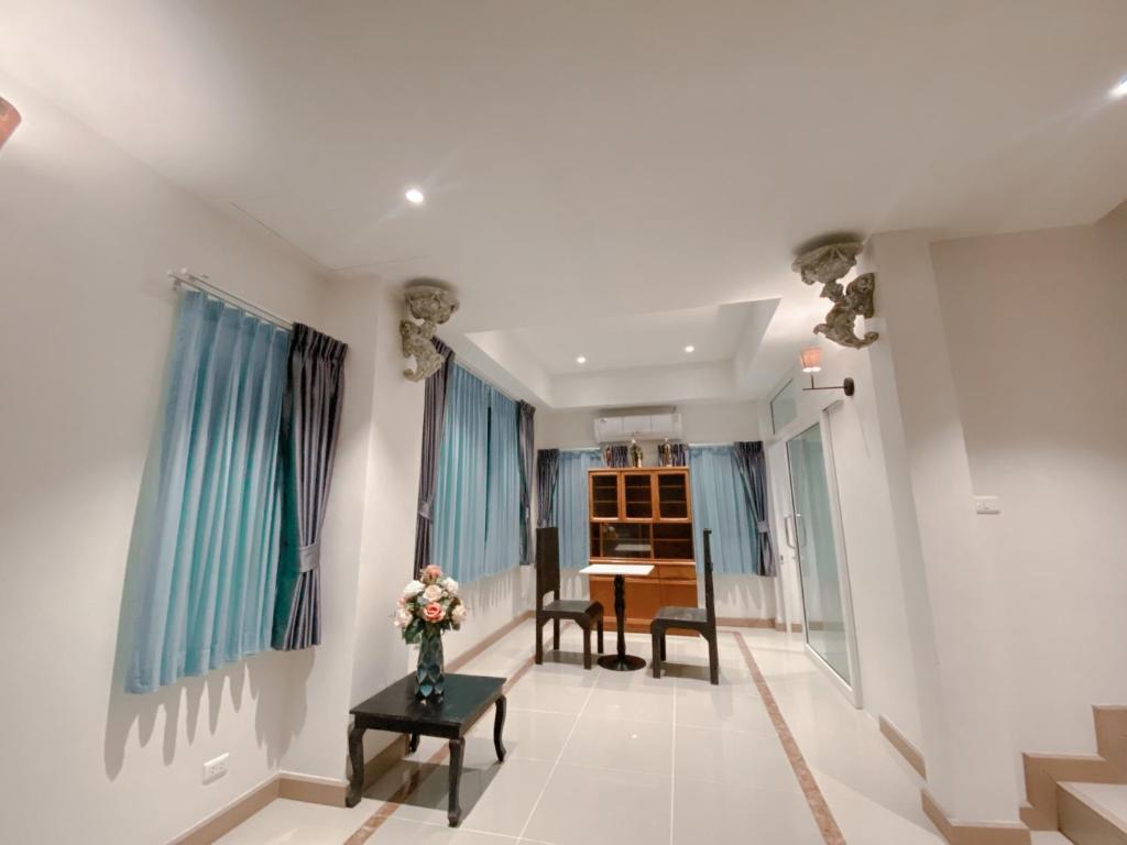 Happy Land Residence - Three-Bedroom Townhouse