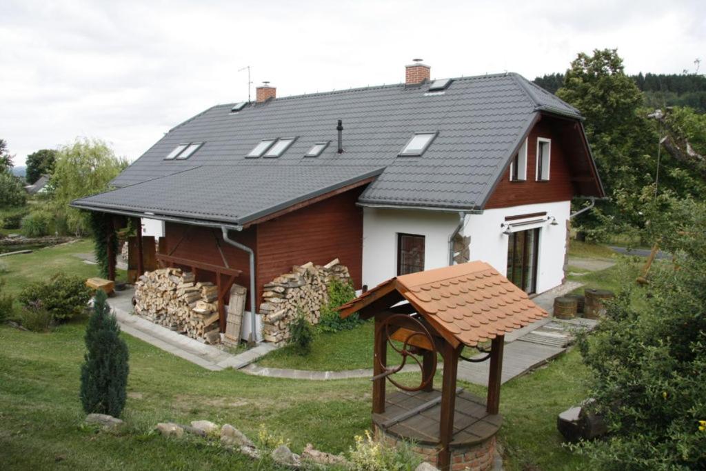 Budova, kde se vila nachází